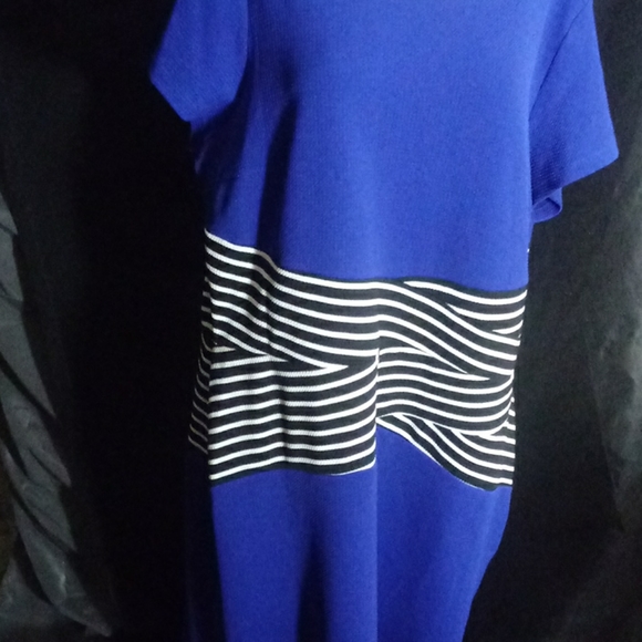 Dress - Picture 2 of 5